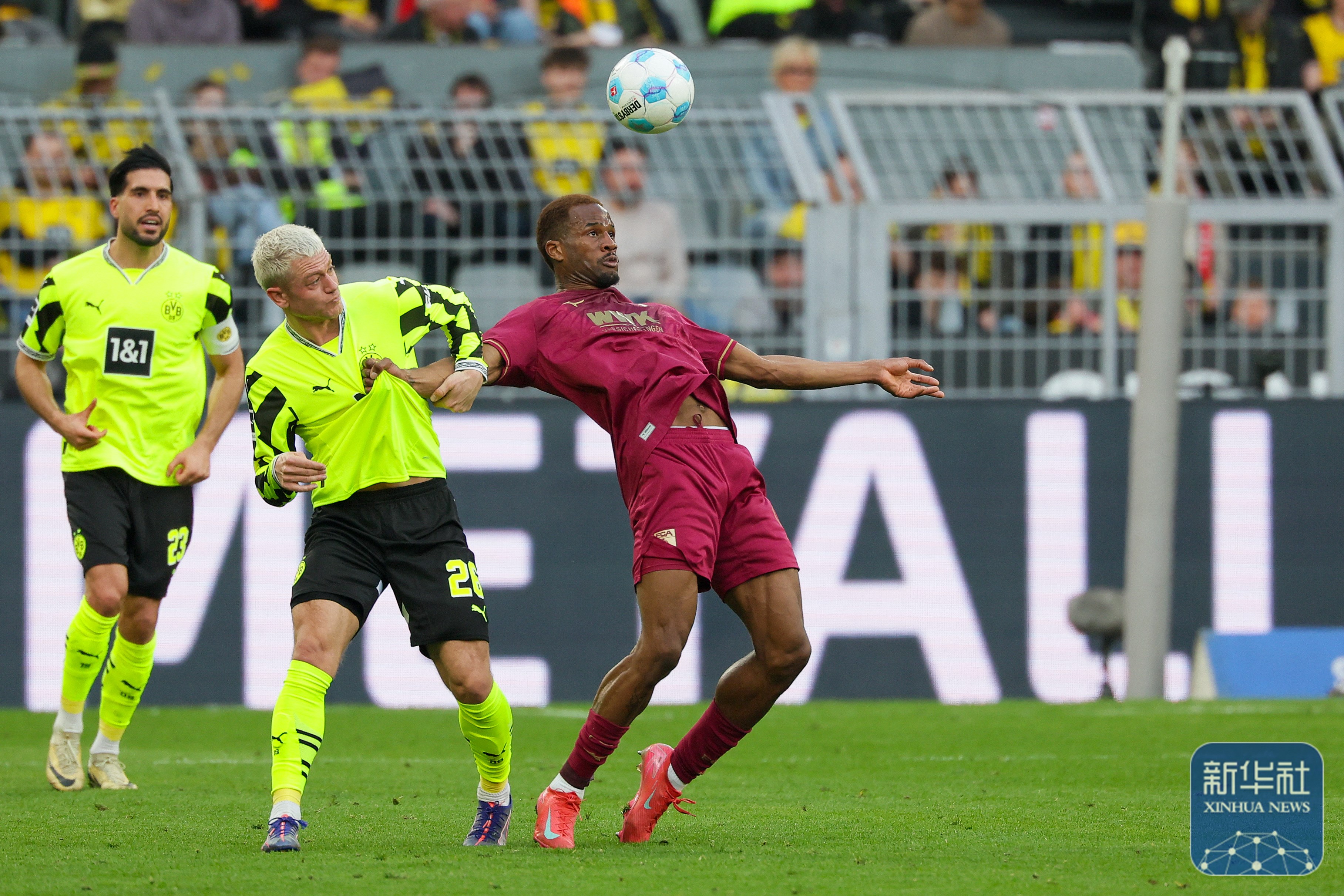 多特蒙德客场惊险逼平汉堡,德甲冠军积分领先 多特蒙德客场惊险逼平汉堡,德甲冠军积分领先