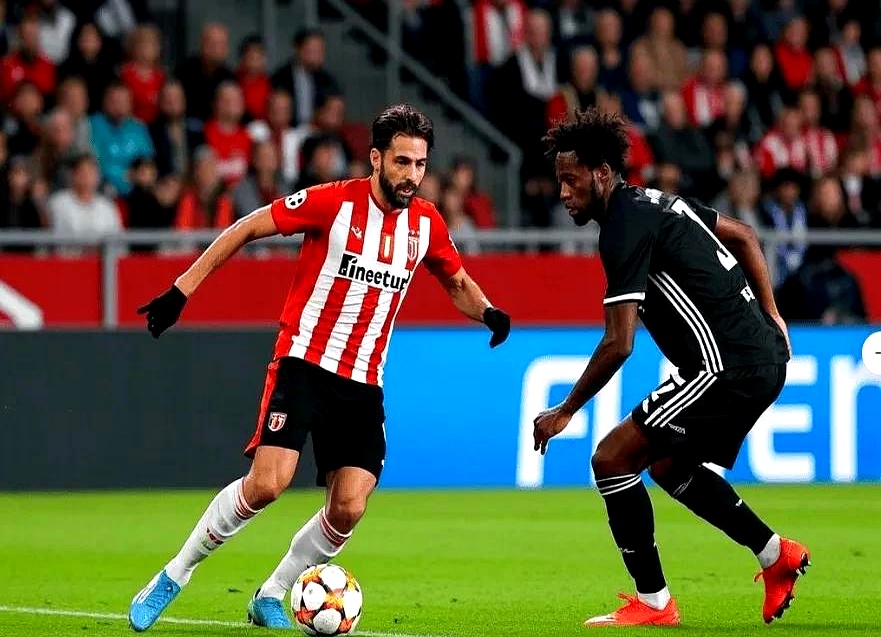 包含意甲球队提高球票价格，球迷反应褒贬不一的词条