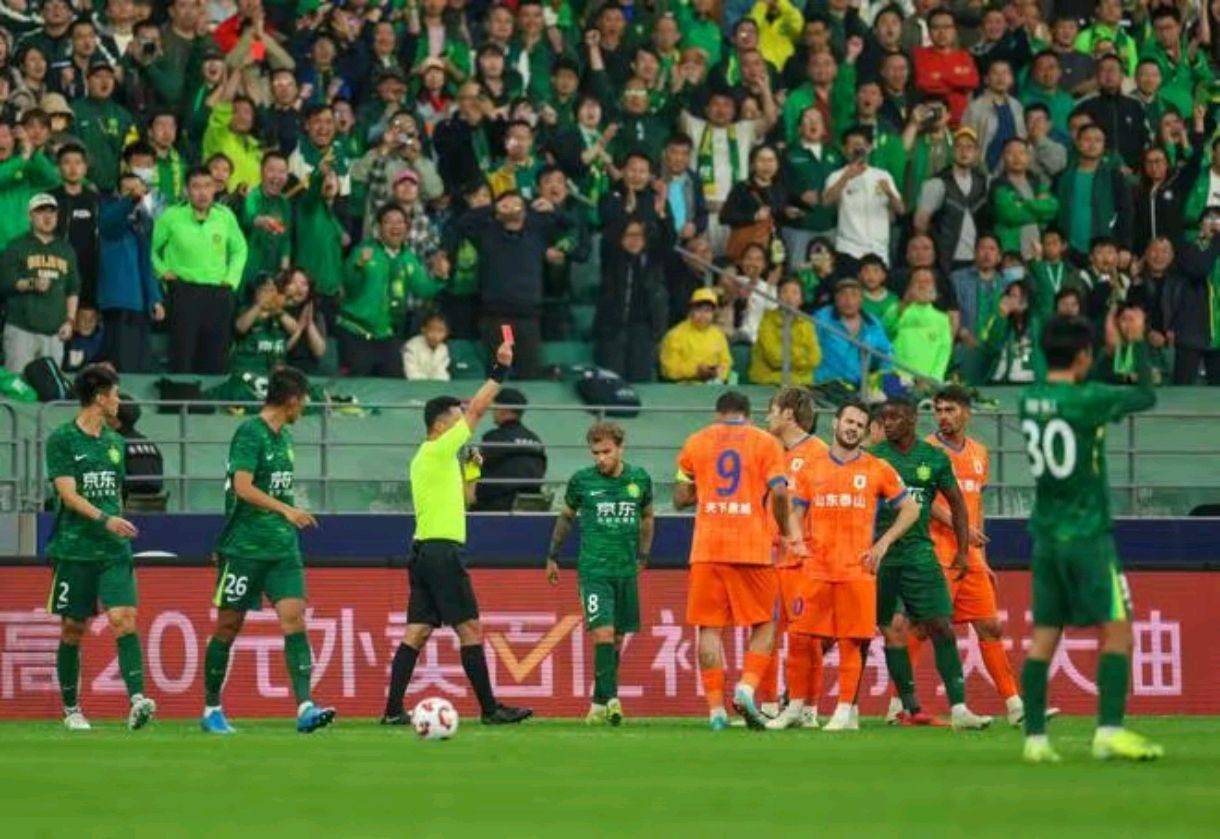 爱游戏官网-裁判吹罚争议会成为这场胜负大战的焦点