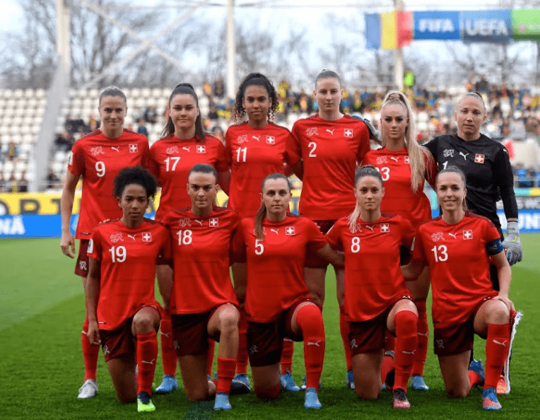 爱游戏app-新西兰队与对手展开生死战