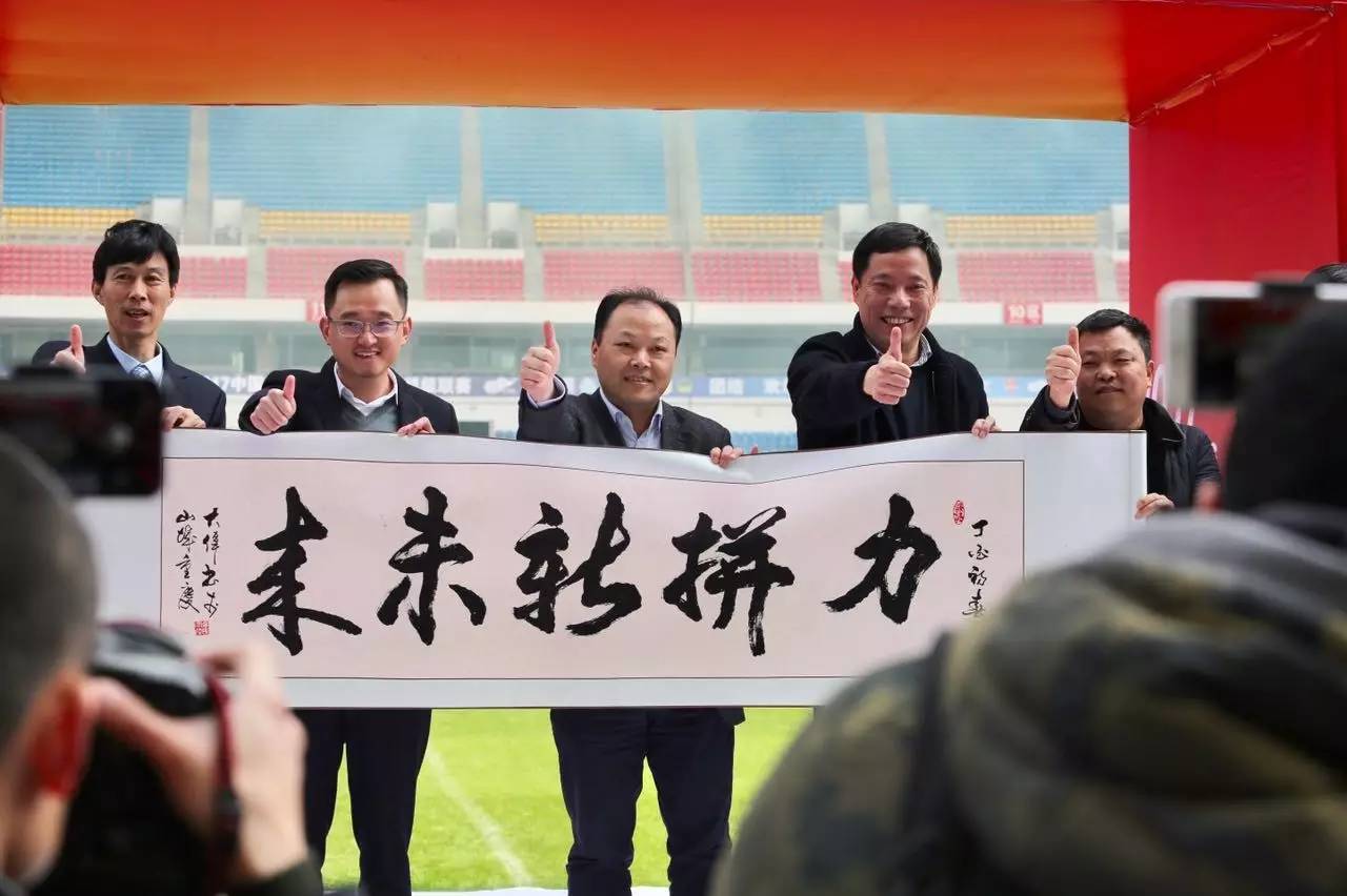 黑马崛起,球队力拼争夺胜利宝座 黑马崛起,球队力拼争夺胜利宝座