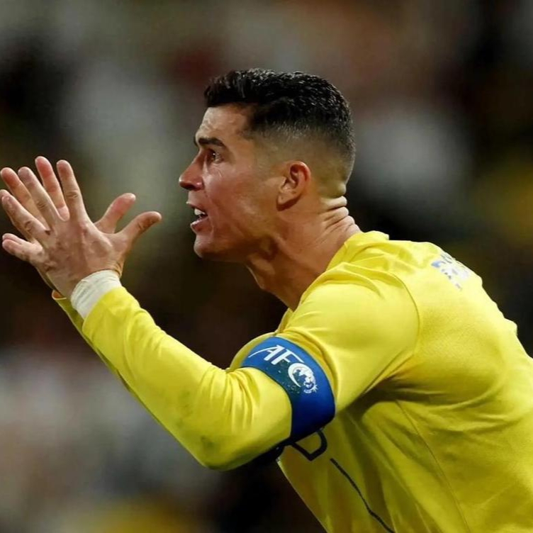 爱游戏入口-包含翻开胜利一页，球员们团结一致战斗到底的词条