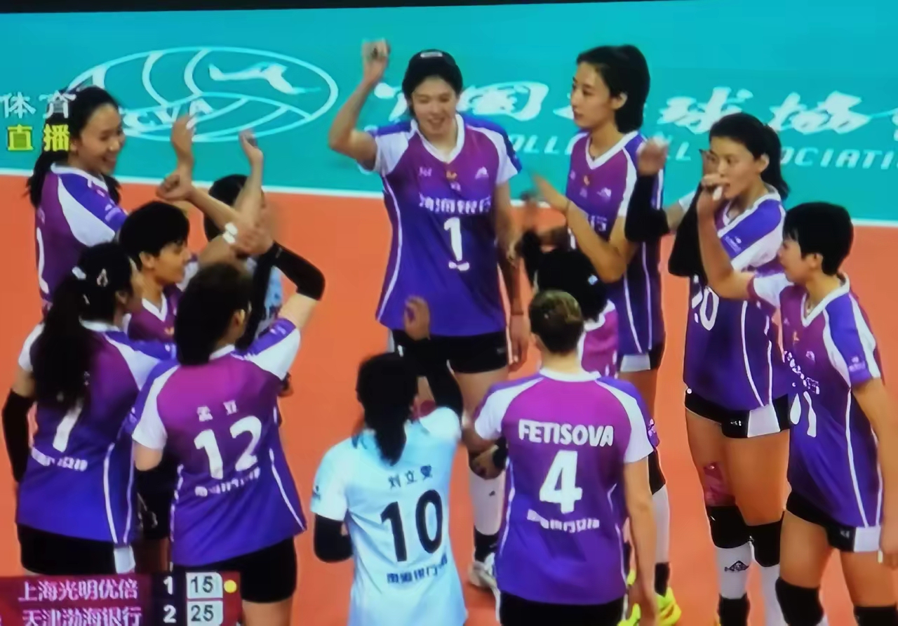 爱游戏中国官网-猛龙队气势如虹，强阵如洪守卫主场