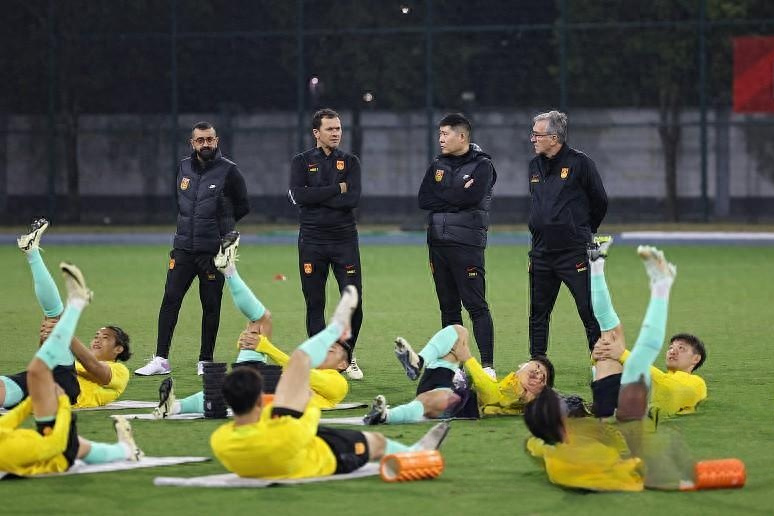 爱游戏入口-主教练点评比赛，球员战术变化频现