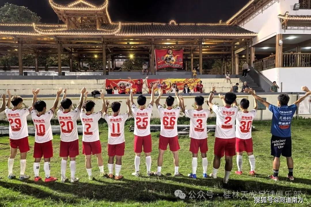 爱游戏亚洲官网-球市喧嚣，足球赛季开启，球场热闹非凡的简单介绍