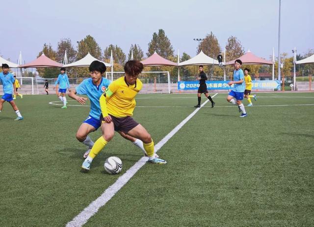 爱游戏官网入口-足球赛事激烈对决，赛场气氛热烈紧张刺激的简单介绍