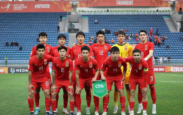 爱游戏中国官网-国际足球赛事中中国队实力大涨，备受瞩目