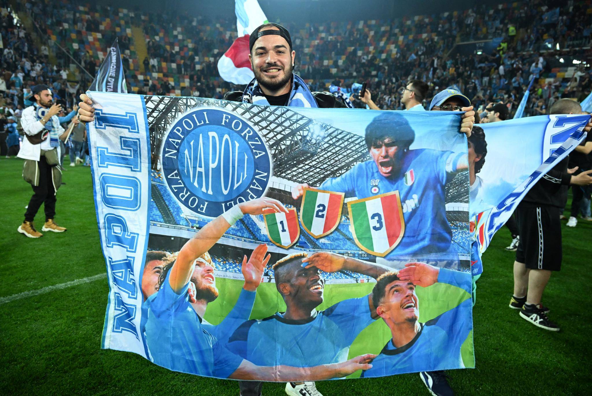 爱游戏入口-包含乌迪内斯主场氛围火爆，球迷呐喊助威的词条