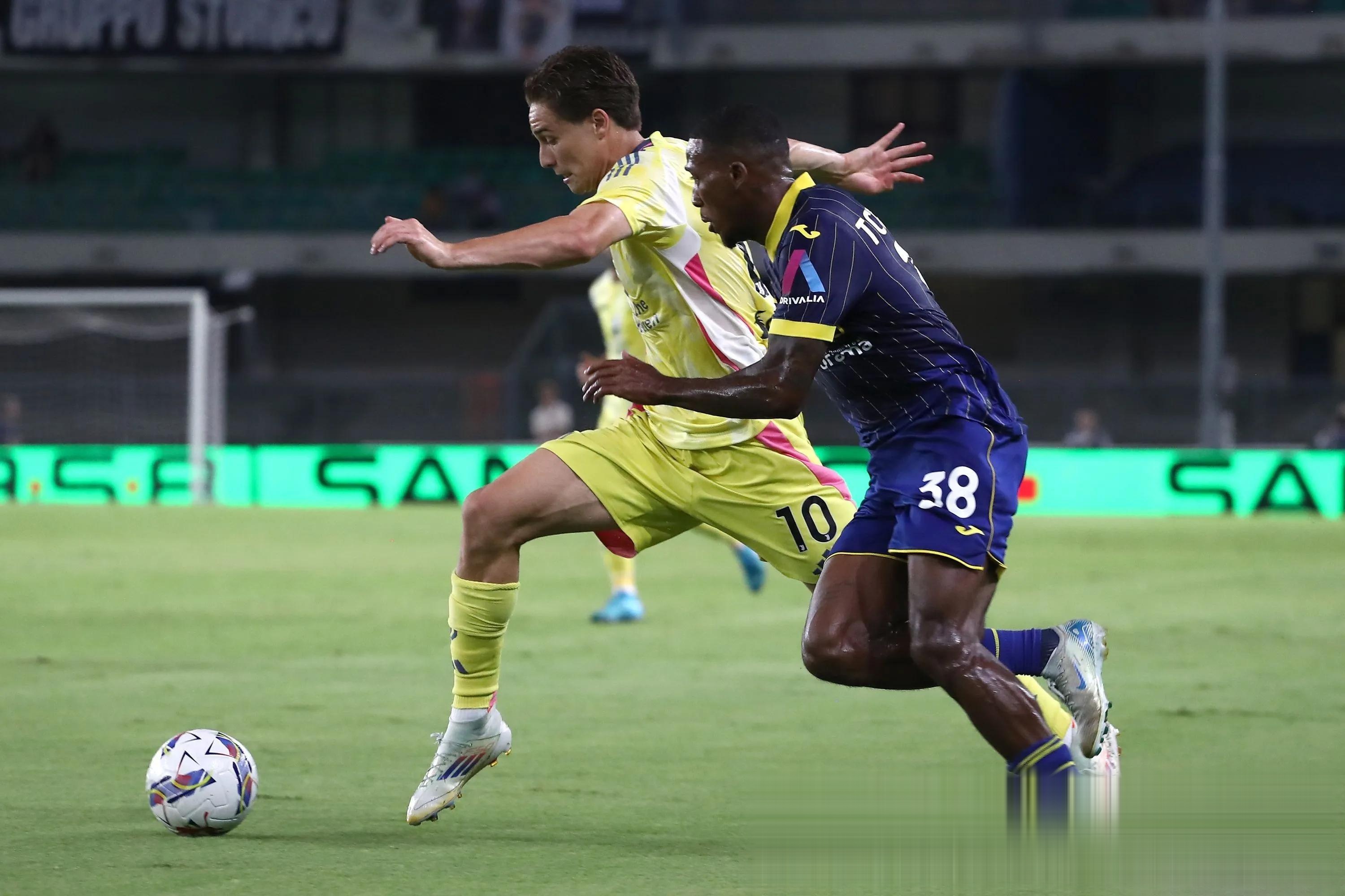 爱游戏官网入口-意甲联赛再现拼搏精神，球员全力以赴