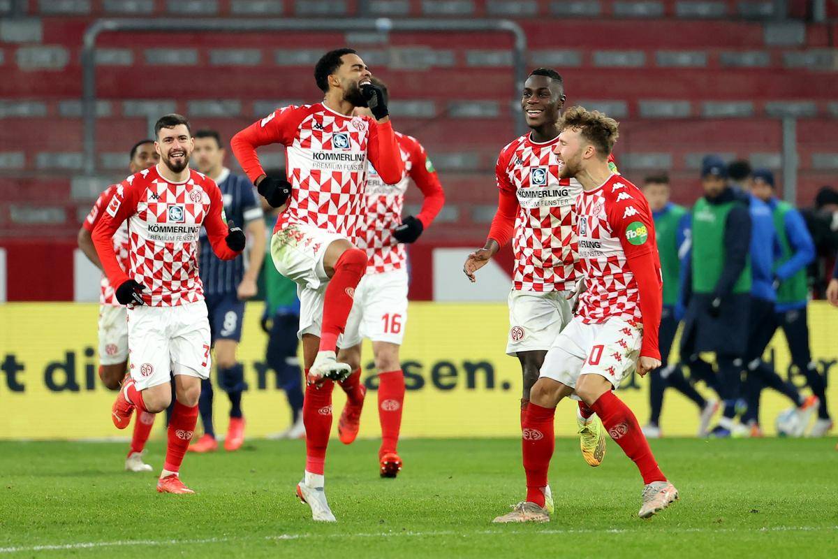 包含勒沃库森客场大胜,豪取连胜保持争冠势头的词条 包含勒沃库森客场大胜,豪取连胜保持争冠势头的词条