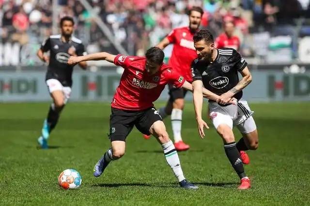 爱游戏入口-关于汉诺威主场被斯图加特逼平，保持低迷状态的信息