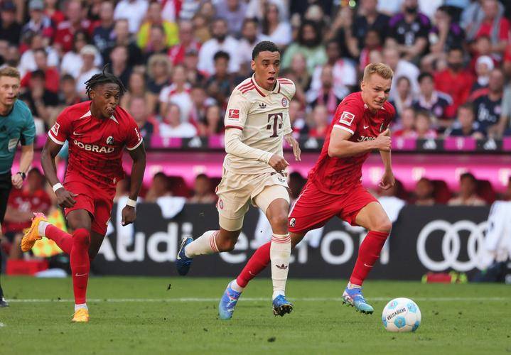 爱游戏-拜仁慕尼黑大胜对手在赛场上实力碾压的简单介绍