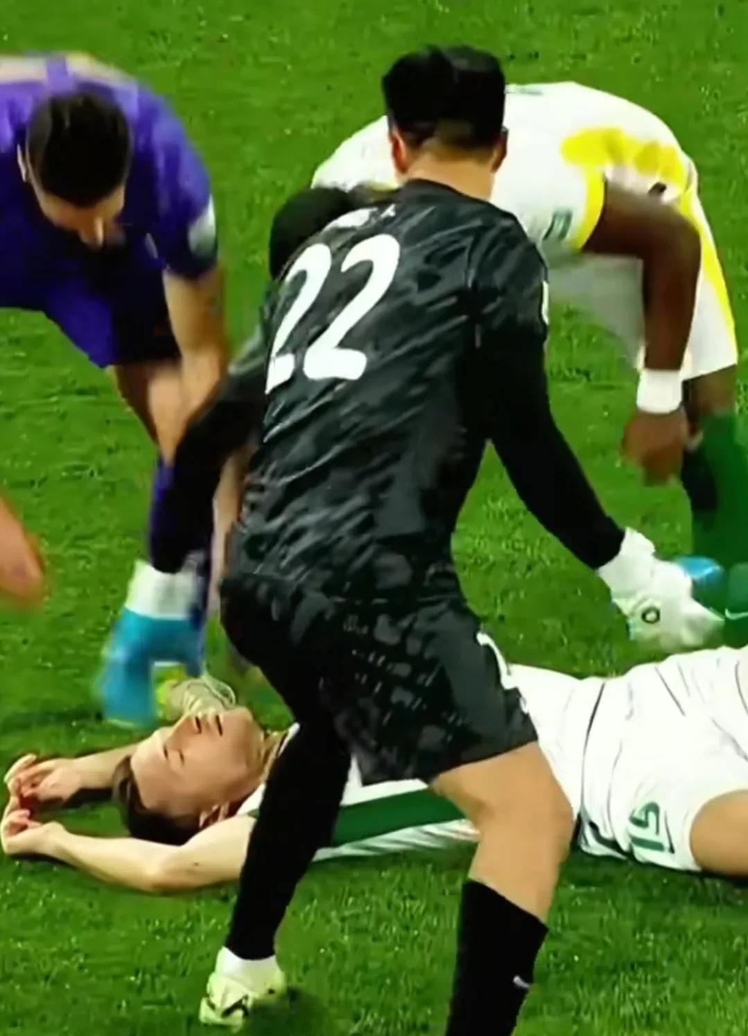 爱游戏网页版-热刺后防漏洞百出赛事表现不佳