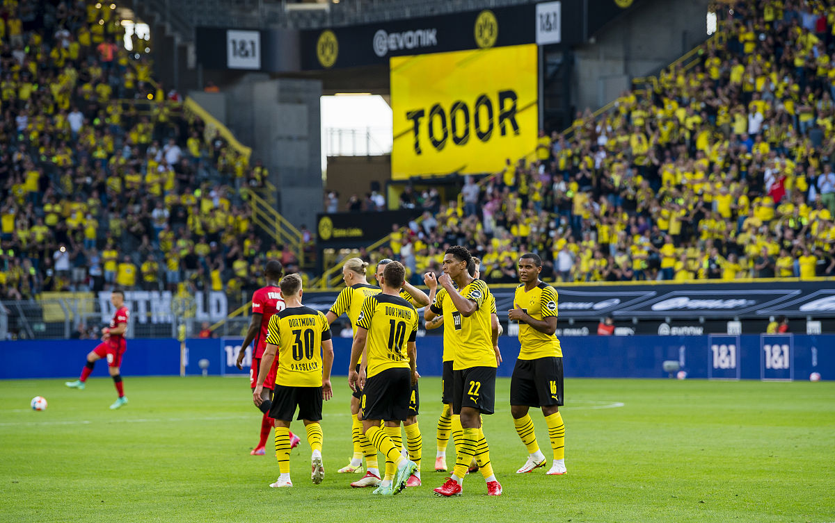 法兰克福客场战胜多特蒙德,取得惊喜胜利 法兰克福客场战胜多特蒙德,取得惊喜胜利