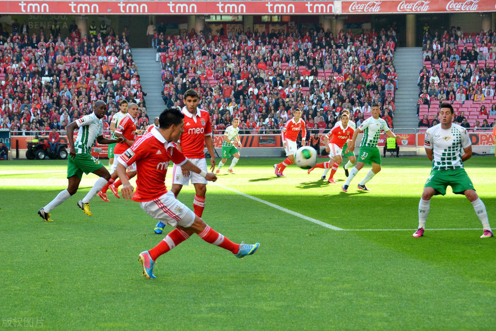 阿贾克斯击败曼城洛夫破门 阿贾克斯击败曼城洛夫破门