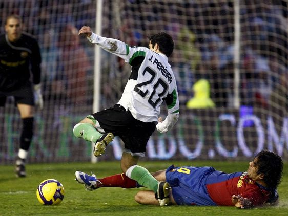 多位巴萨球员受伤苦战达尔贝斯 多位巴萨球员受伤苦战达尔贝斯