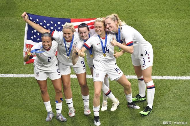 美国女足成功卫冕冠军——美国队再度夺得冠军! 美国女足成功卫冕冠军——美国队再度夺得冠军!