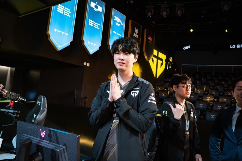 爱沙尼亚射箭选手稳定发挥,夺冠成功! 爱沙尼亚射箭选手稳定发挥,夺冠成功!