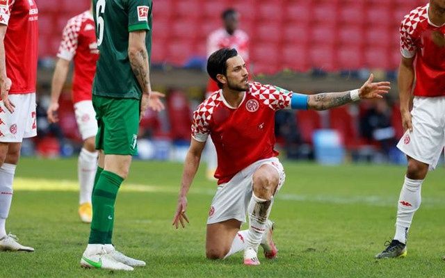 关于沙尔克04遭遇失利,战绩略显低迷的信息 关于沙尔克04遭遇失利,战绩略显低迷的信息