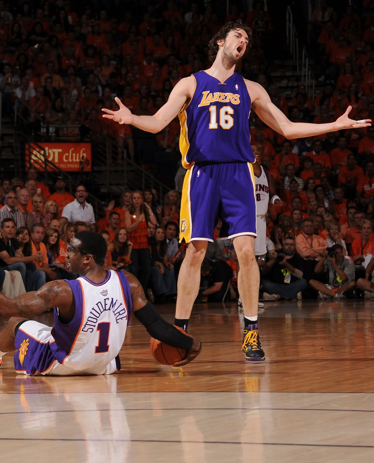 太阳主场战胜湖人菲尼克斯太阳队在主场战胜洛杉矶湖人,取得胜利的简单介绍 太阳主场战胜湖人菲尼克斯太阳队在主场战胜洛杉矶湖人,取得胜利的简单介绍