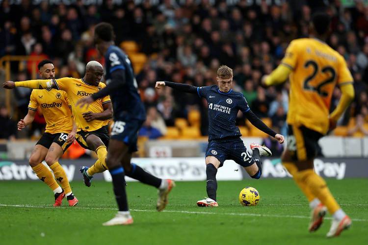 切尔西客场击败狼队，取得关键胜利