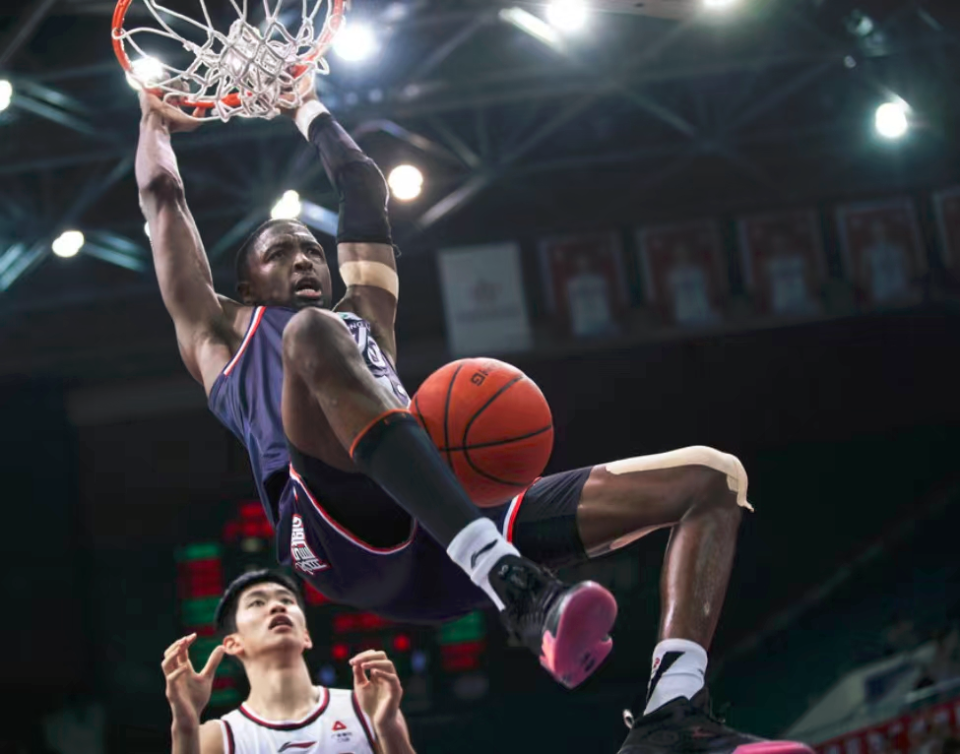 爱游戏在线-上海队力克对手，取得连胜势头的简单介绍